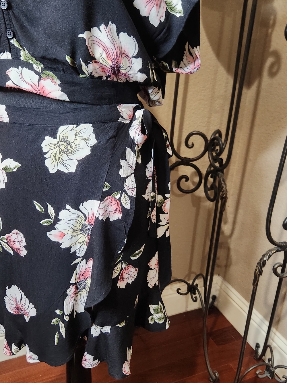 Band of Gypsies Hibiscus Black Floral 2 Piece Faux Wrap Skirt (L) w/crop Top (M) - Picture 7 of 11